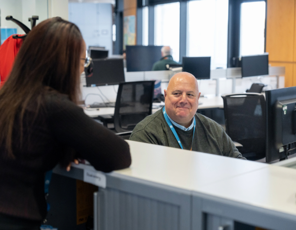 two colleagues have a conversation in the office